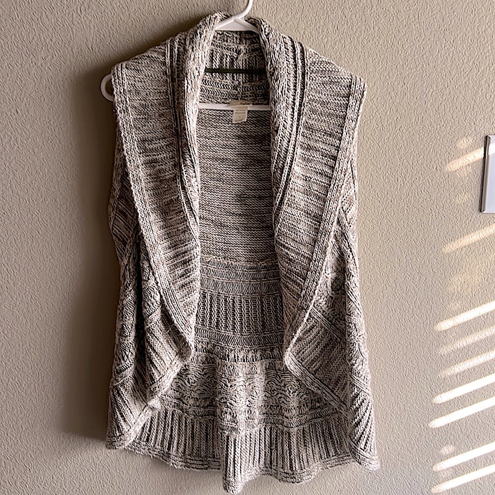 Daytrip by The Buckle Chunky Knit Sweater Vest in Beige/Cream/Tan Size Large